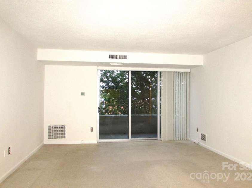 1300 Reece Road, Charlotte, NC 28209.  MLS# CAR4185948, YatesRealty ID 1200. Living Room