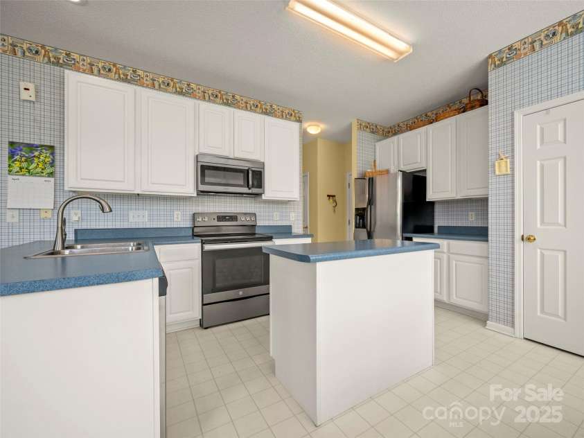 444 English Oak Road, Fletcher, NC 28732.  MLS# CAR4251078, YatesRealty ID 12000. 