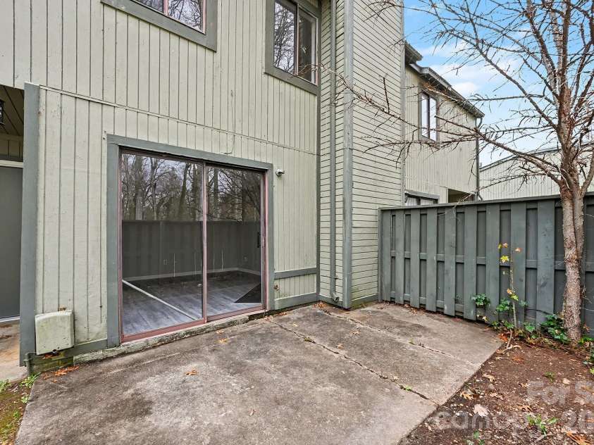 6134 Bent Tree Court, Charlotte, NC 28212.  MLS# CAR4343129, YatesRealty ID 12000. 