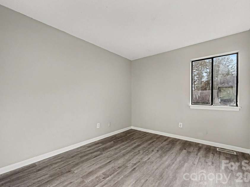 6134 Bent Tree Court, Charlotte, NC 28212.  MLS# CAR4343129, YatesRealty ID 12000. Bedroom 3