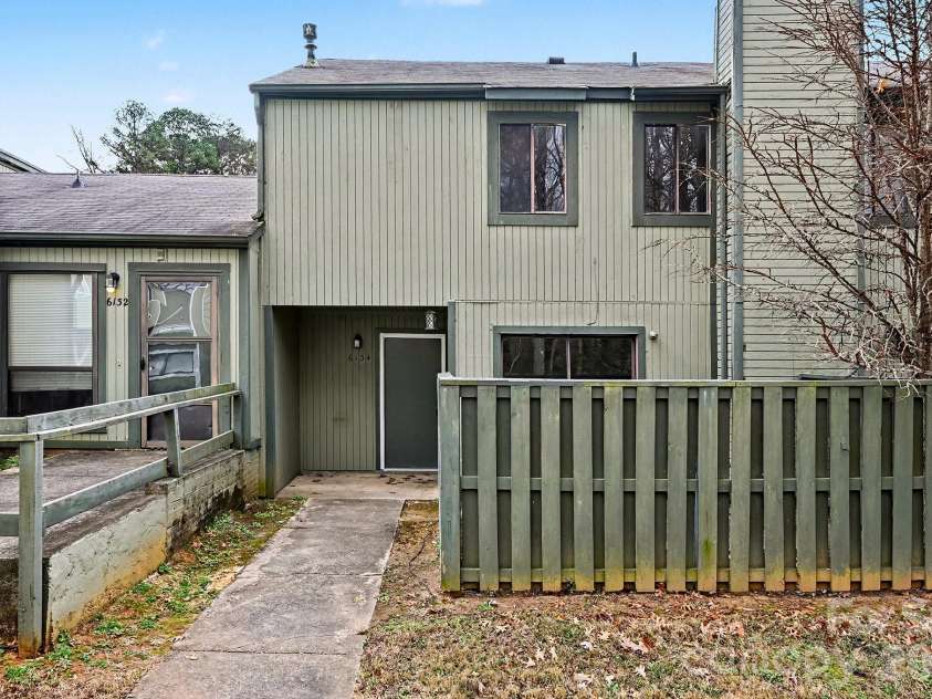6134 Bent Tree Court, Charlotte, NC 28212.  MLS# CAR4343129, YatesRealty ID 12000. Front Of Unit