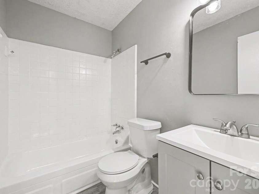 6134 Bent Tree Court, Charlotte, NC 28212.  MLS# CAR4343129, YatesRealty ID 12000. Full Bath Upstairs