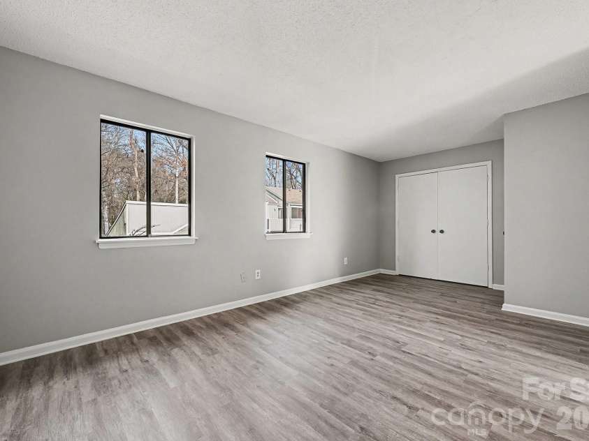 6134 Bent Tree Court, Charlotte, NC 28212.  MLS# CAR4343129, YatesRealty ID 12000. Primary Bedroom