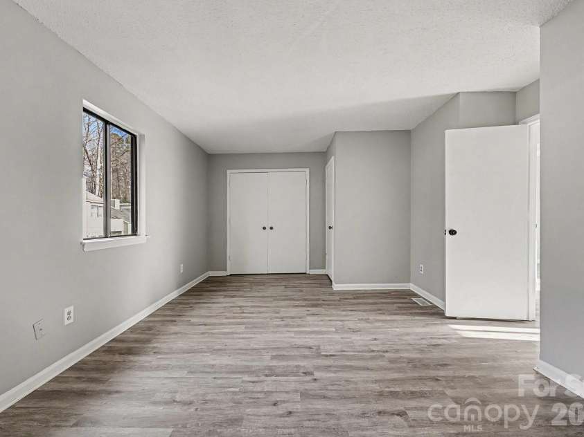 6134 Bent Tree Court, Charlotte, NC 28212.  MLS# CAR4343129, YatesRealty ID 12000. Primary Bedroom