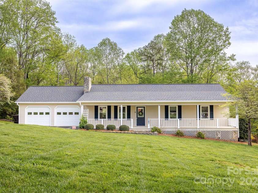 207 New Orleans Boulevard, Morganton, NC 28655.  MLS# CAR4244160, YatesRealty ID 12001. 