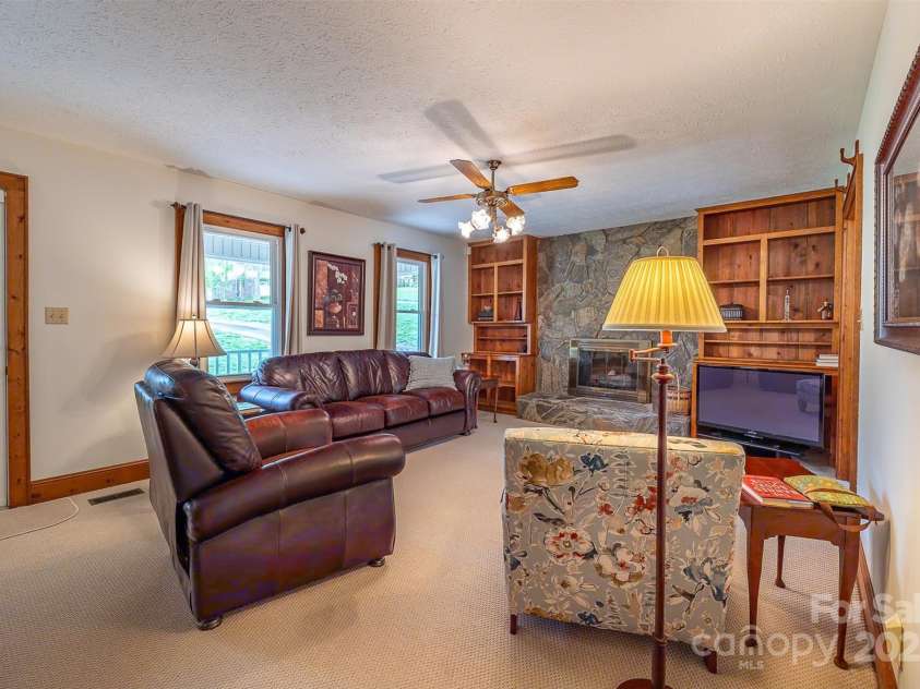 207 New Orleans Boulevard, Morganton, NC 28655.  MLS# CAR4244160, YatesRealty ID 12001. 