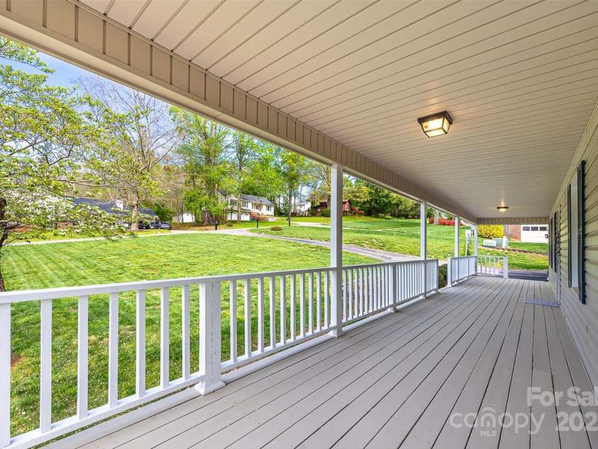 207 New Orleans Boulevard, Morganton, NC 28655.  MLS# CAR4244160, YatesRealty ID 12001. 