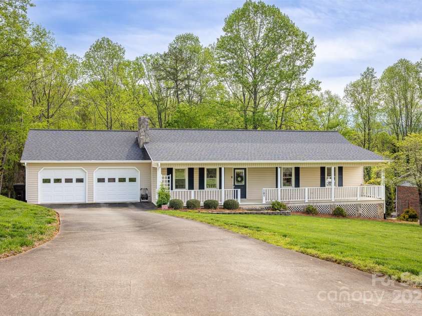 207 New Orleans Boulevard, Morganton, NC 28655.  MLS# CAR4244160, YatesRealty ID 12001. 