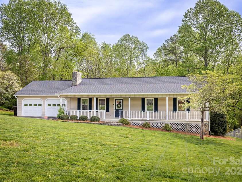 207 New Orleans Boulevard, Morganton, NC 28655.  MLS# CAR4244160, YatesRealty ID 12001. 
