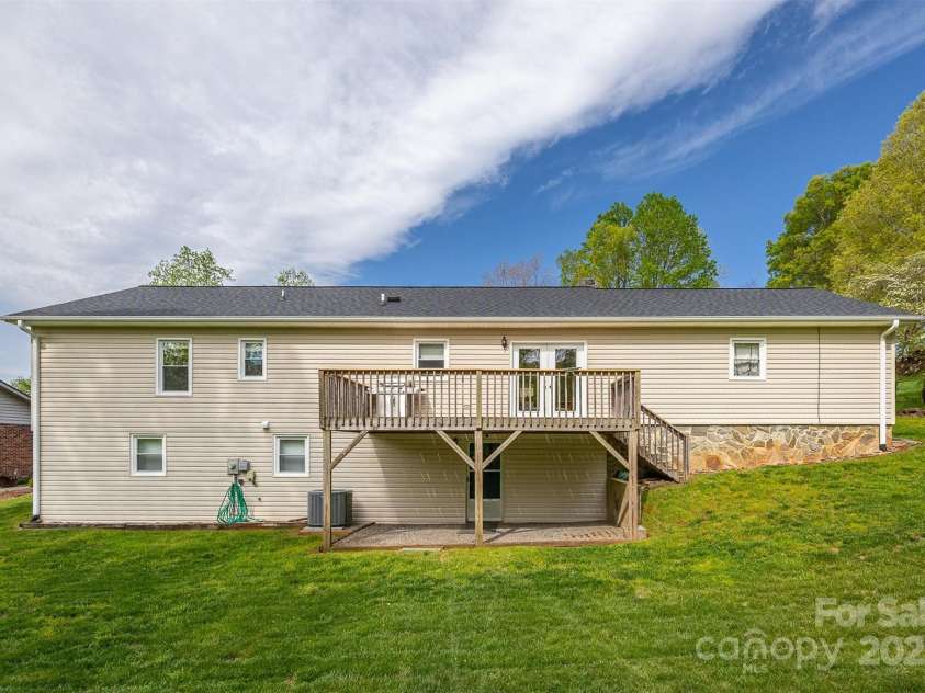 207 New Orleans Boulevard, Morganton, NC 28655.  MLS# CAR4244160, YatesRealty ID 12001. 