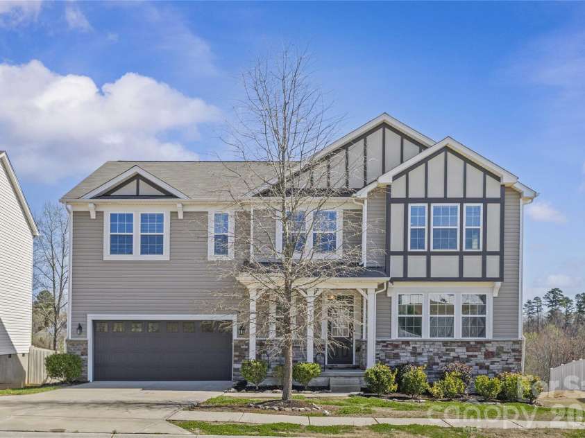 9032 Willowfield Drive, Charlotte, NC 28269.  MLS# CAR4345914, YatesRealty ID 12003. 