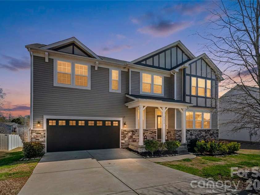9032 Willowfield Drive, Charlotte, NC 28269.  MLS# CAR4345914, YatesRealty ID 12003. 