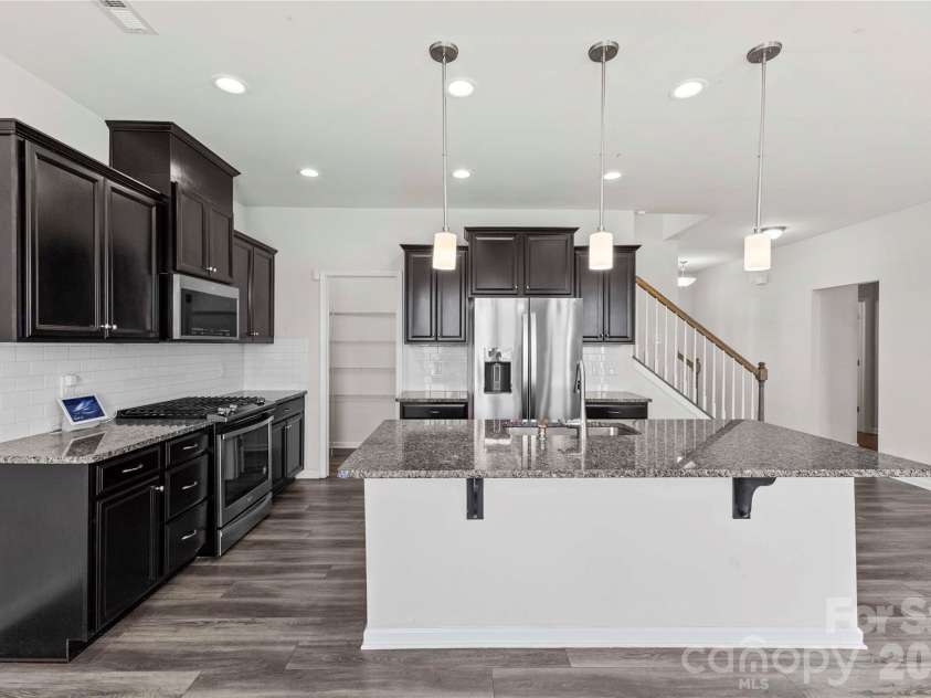 9032 Willowfield Drive, Charlotte, NC 28269.  MLS# CAR4345914, YatesRealty ID 12003. 