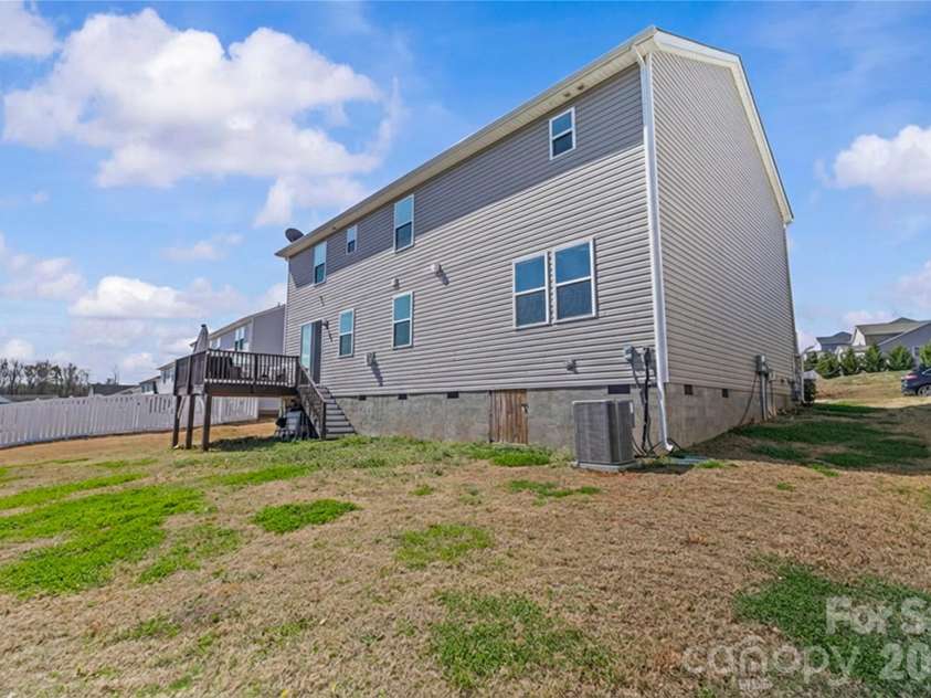 9032 Willowfield Drive, Charlotte, NC 28269.  MLS# CAR4345914, YatesRealty ID 12003. 