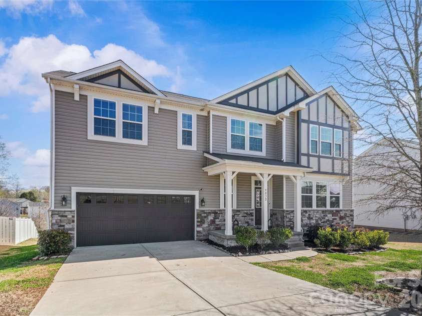 9032 Willowfield Drive, Charlotte, NC 28269.  MLS# CAR4345914, YatesRealty ID 12003. 