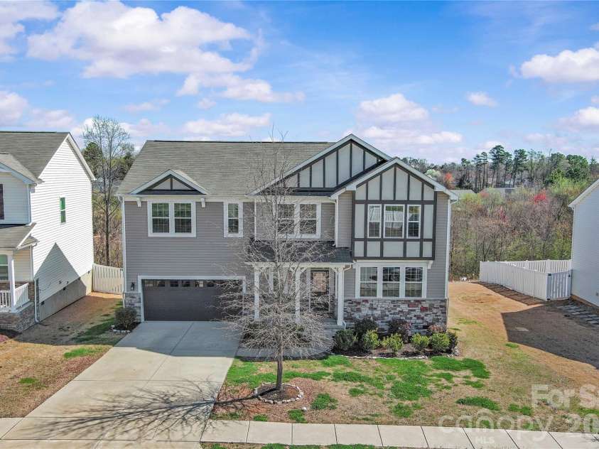 9032 Willowfield Drive, Charlotte, NC 28269.  MLS# CAR4345914, YatesRealty ID 12003. 
