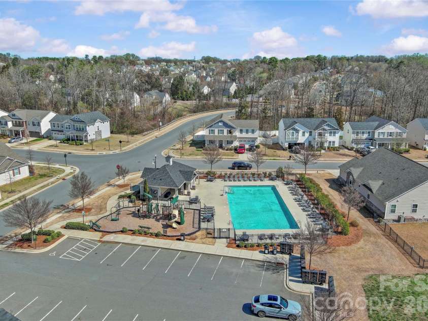 9032 Willowfield Drive, Charlotte, NC 28269.  MLS# CAR4345914, YatesRealty ID 12003. 