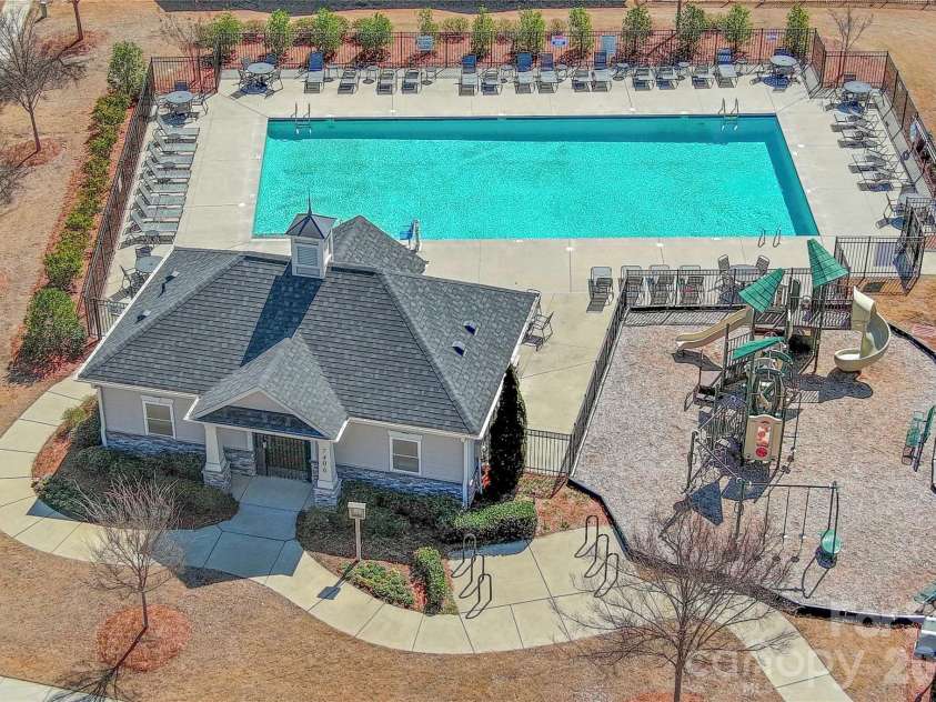9032 Willowfield Drive, Charlotte, NC 28269.  MLS# CAR4345914, YatesRealty ID 12003. 