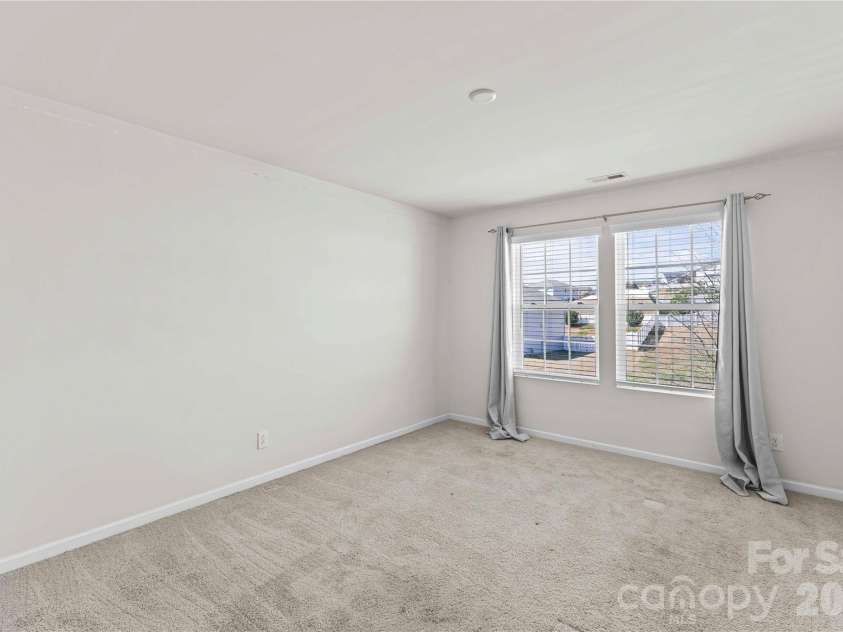 9032 Willowfield Drive, Charlotte, NC 28269.  MLS# CAR4345914, YatesRealty ID 12003. Bed 4