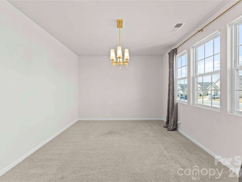 9032 Willowfield Drive, Charlotte, NC 28269.  MLS# CAR4345914, YatesRealty ID 12003. Flex space