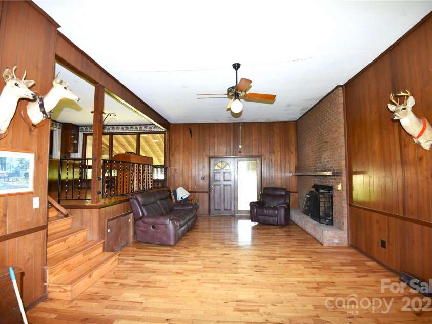 17389 Mooresville Road, Mooresville, NC 28115.  MLS# CAR4248310, YatesRealty ID 12005. 
