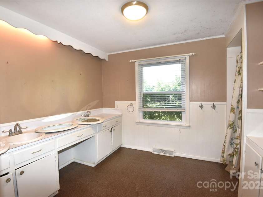17389 Mooresville Road, Mooresville, NC 28115.  MLS# CAR4248310, YatesRealty ID 12005. 