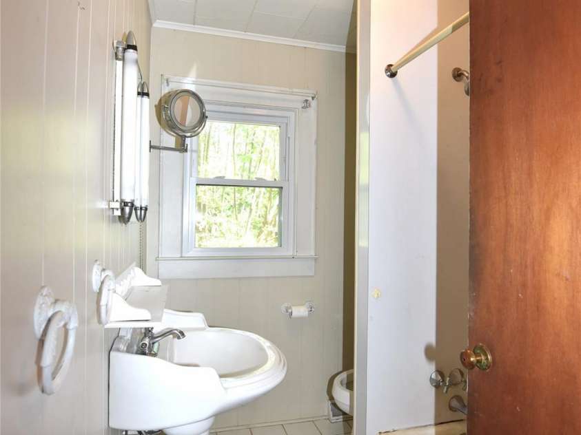 17389 Mooresville Road, Mooresville, NC 28115.  MLS# CAR4248310, YatesRealty ID 12005. 