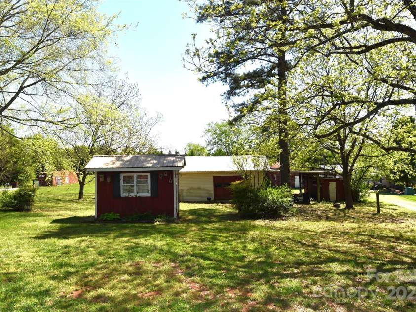 17389 Mooresville Road, Mooresville, NC 28115.  MLS# CAR4248310, YatesRealty ID 12005. 