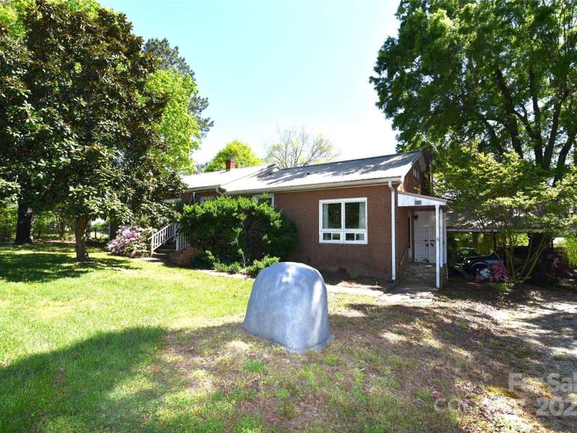 17389 Mooresville Road, Mooresville, NC 28115.  MLS# CAR4248310, YatesRealty ID 12005. 