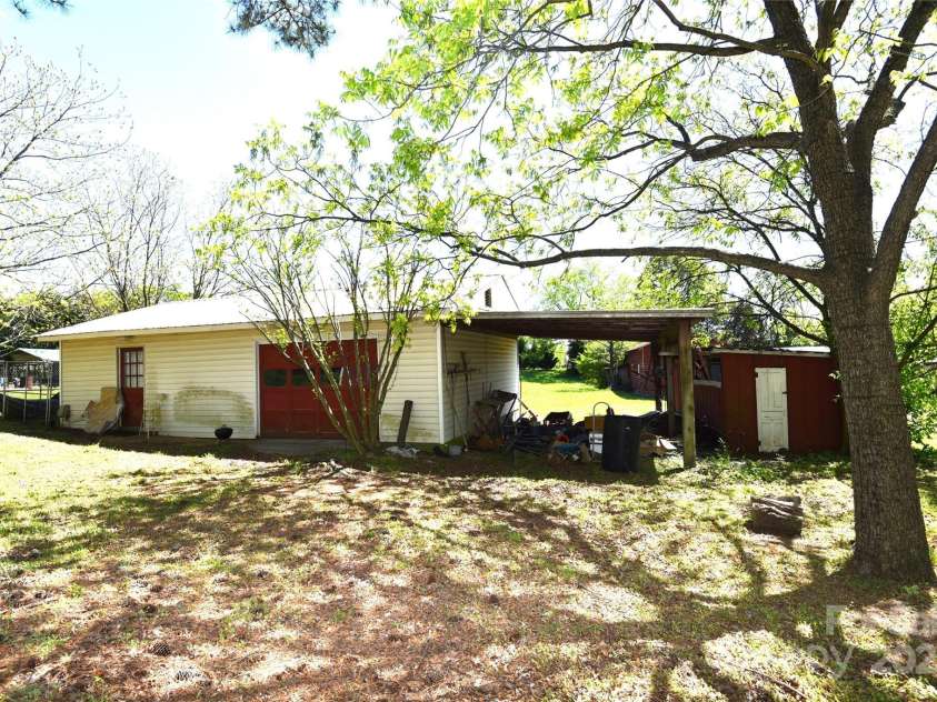 17389 Mooresville Road, Mooresville, NC 28115.  MLS# CAR4248310, YatesRealty ID 12005. 