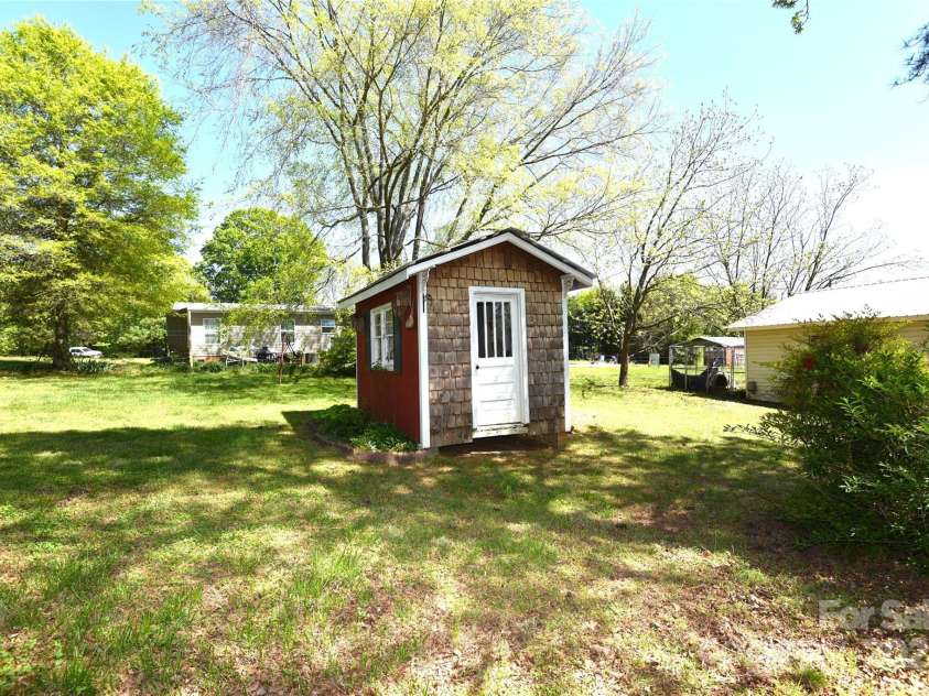 17389 Mooresville Road, Mooresville, NC 28115.  MLS# CAR4248310, YatesRealty ID 12005. 