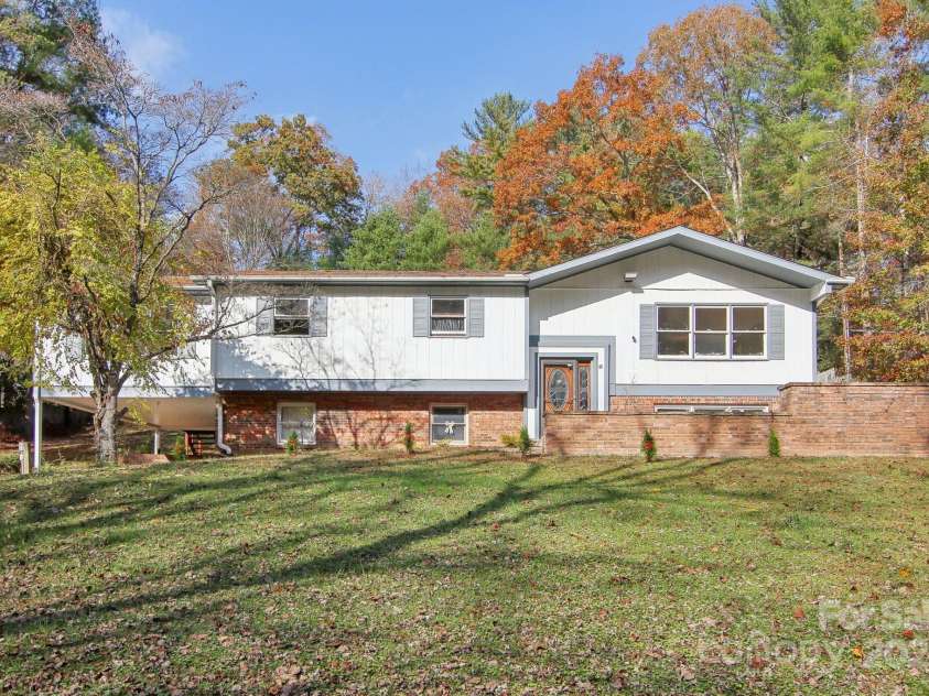 821 Anne Avenue, Hendersonville, NC 28739.  MLS# CAR4197377, YatesRealty ID 12006. 