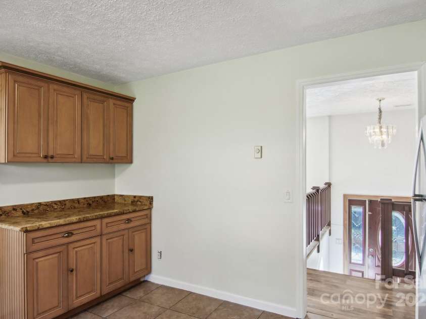 821 Anne Avenue, Hendersonville, NC 28739.  MLS# CAR4197377, YatesRealty ID 12006. 