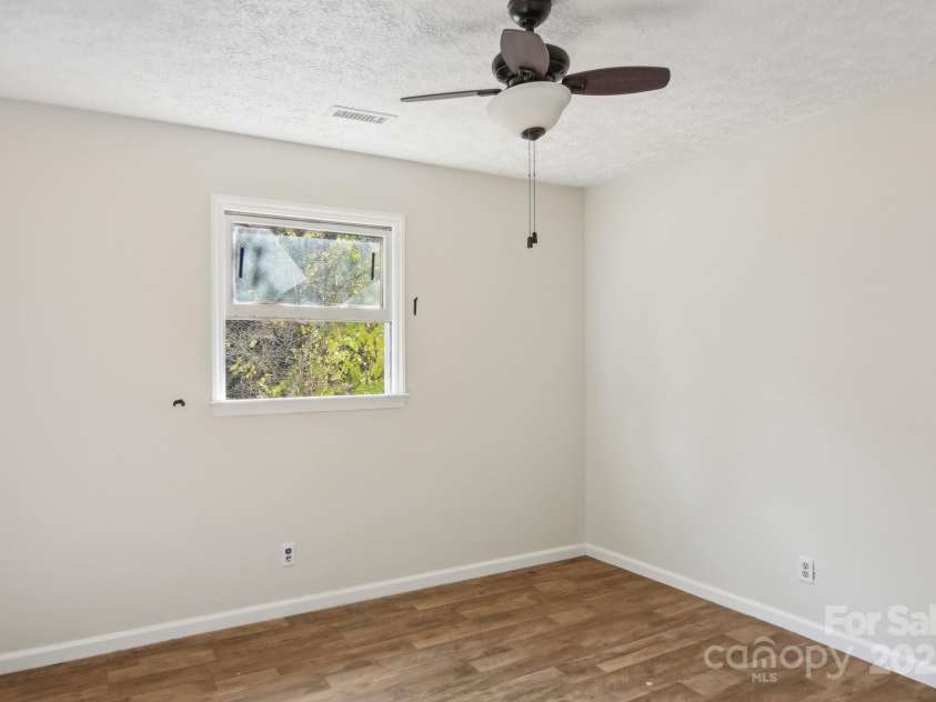 821 Anne Avenue, Hendersonville, NC 28739.  MLS# CAR4197377, YatesRealty ID 12006. 