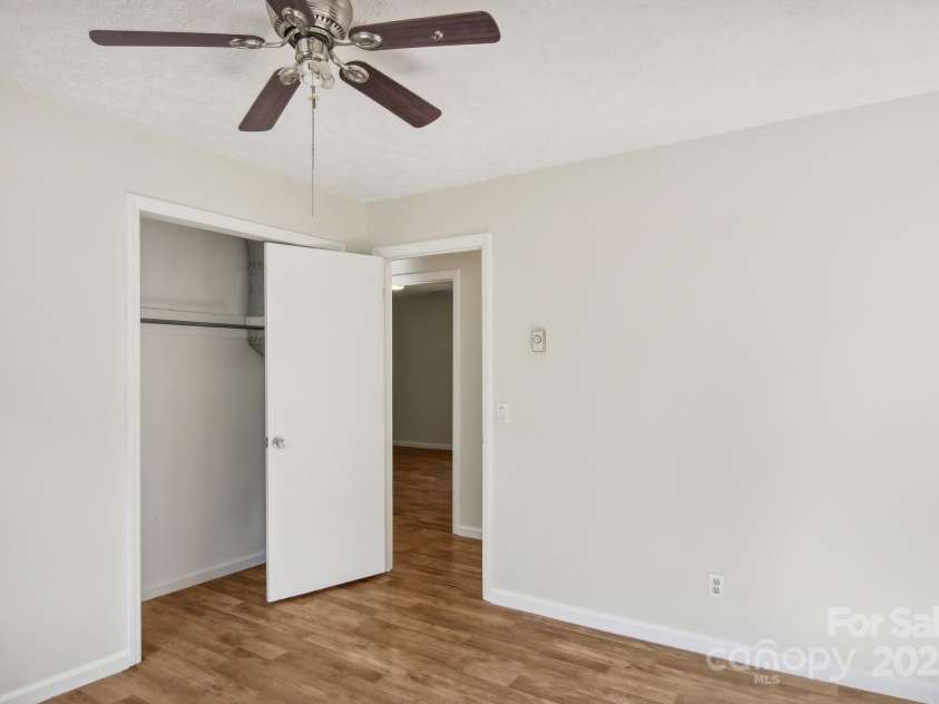 821 Anne Avenue, Hendersonville, NC 28739.  MLS# CAR4197377, YatesRealty ID 12006. 