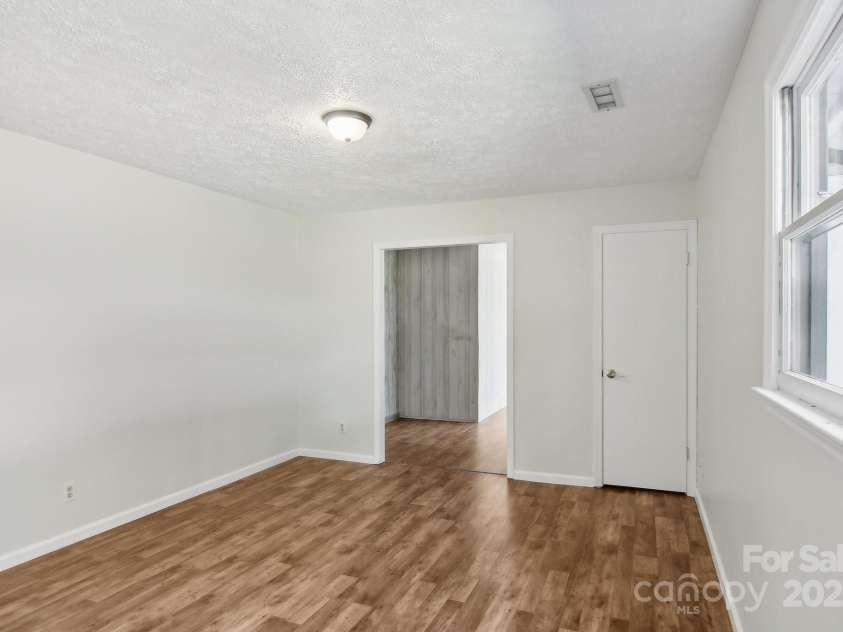 821 Anne Avenue, Hendersonville, NC 28739.  MLS# CAR4197377, YatesRealty ID 12006. 