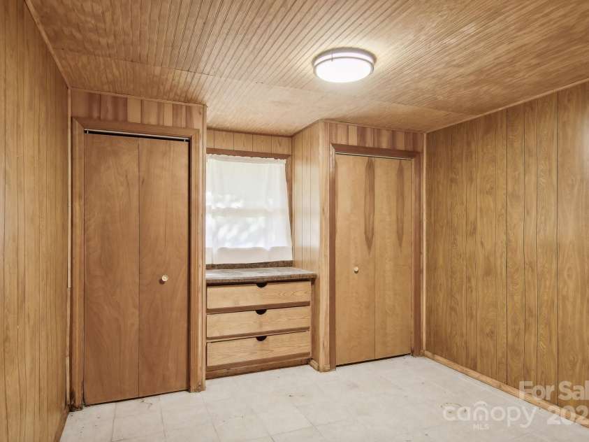 821 Anne Avenue, Hendersonville, NC 28739.  MLS# CAR4197377, YatesRealty ID 12006. 