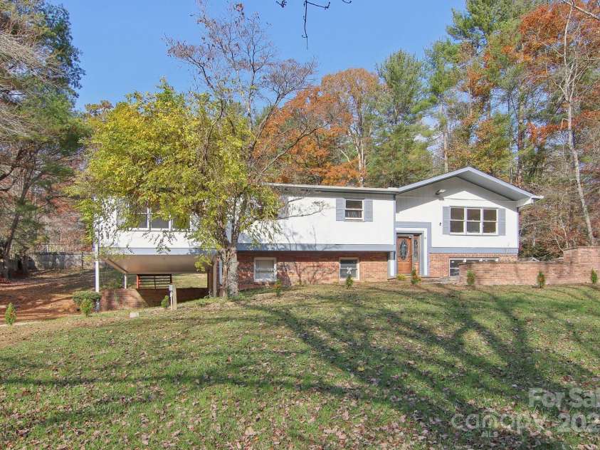 821 Anne Avenue, Hendersonville, NC 28739.  MLS# CAR4197377, YatesRealty ID 12006. 