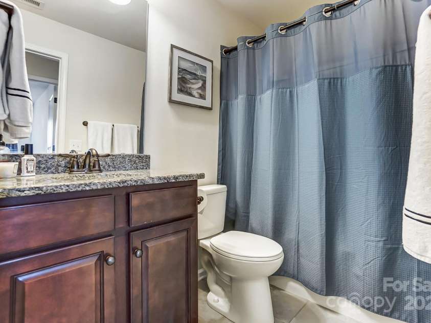 4224 Park South Station Boulevard, Charlotte, NC 28210.  MLS# CAR4227871, YatesRealty ID 12007. 2nd Bathroom