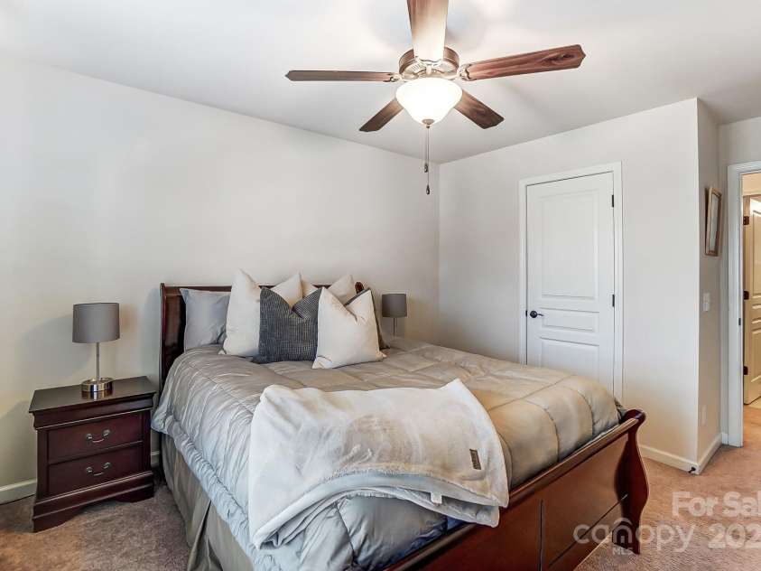 4224 Park South Station Boulevard, Charlotte, NC 28210.  MLS# CAR4227871, YatesRealty ID 12007. 2nd Bedroom