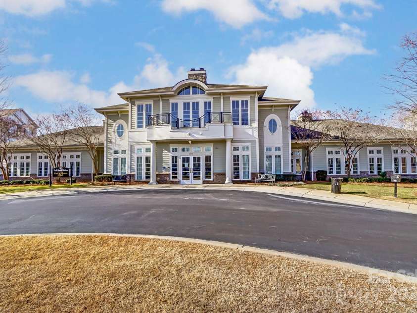 4224 Park South Station Boulevard, Charlotte, NC 28210.  MLS# CAR4227871, YatesRealty ID 12007. Clubhouse