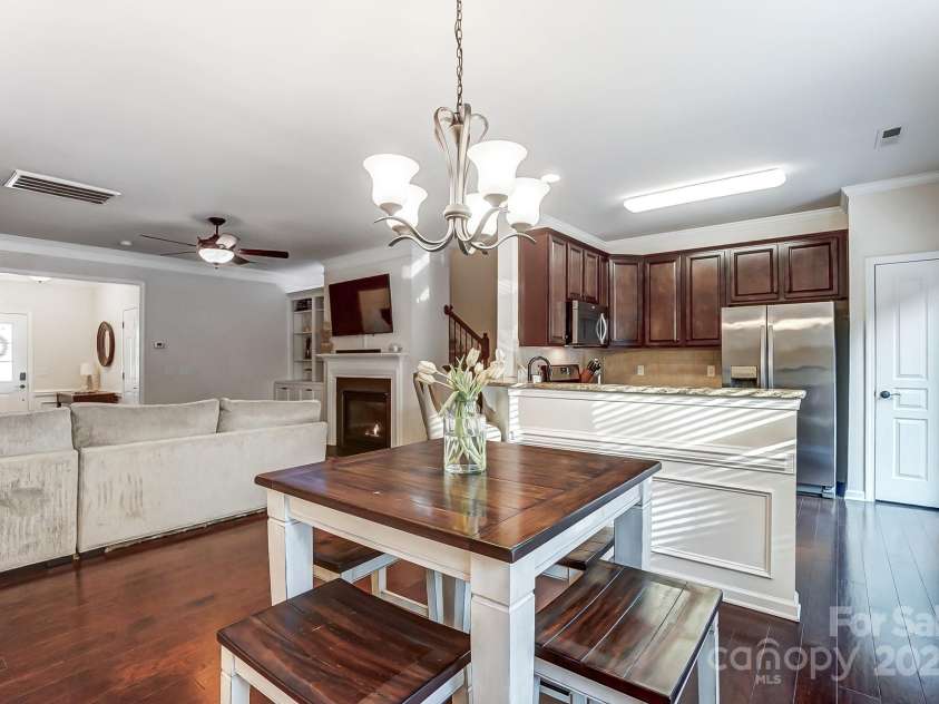 4224 Park South Station Boulevard, Charlotte, NC 28210.  MLS# CAR4227871, YatesRealty ID 12007. Dining