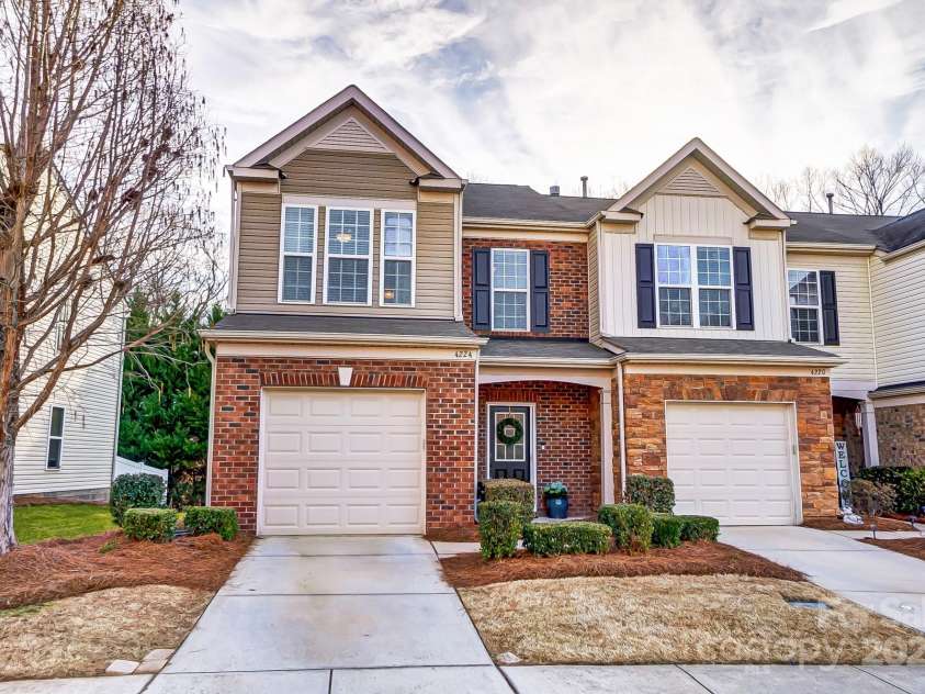 4224 Park South Station Boulevard, Charlotte, NC 28210.  MLS# CAR4227871, YatesRealty ID 12007. End Unit TH