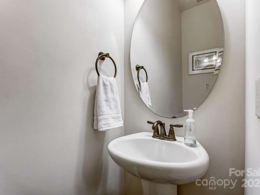 4224 Park South Station Boulevard, Charlotte, NC 28210.  MLS# CAR4227871, YatesRealty ID 12007. Hal Bath