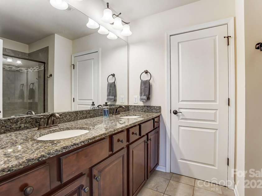 4224 Park South Station Boulevard, Charlotte, NC 28210.  MLS# CAR4227871, YatesRealty ID 12007. Primary Bathroom w/dual vanity