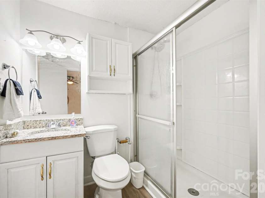 9815 Meringue Place, Charlotte, NC 28270.  MLS# CAR4361492, YatesRealty ID 12009. Master Bath