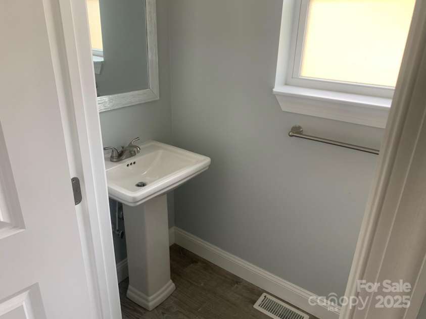 119 Tryon View Drive, Flat Rock, NC 28731.  MLS# CAR4239625, YatesRealty ID 12011. 