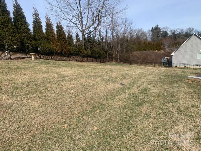 119 Tryon View Drive, Flat Rock, NC 28731.  MLS# CAR4239625, YatesRealty ID 12011. 