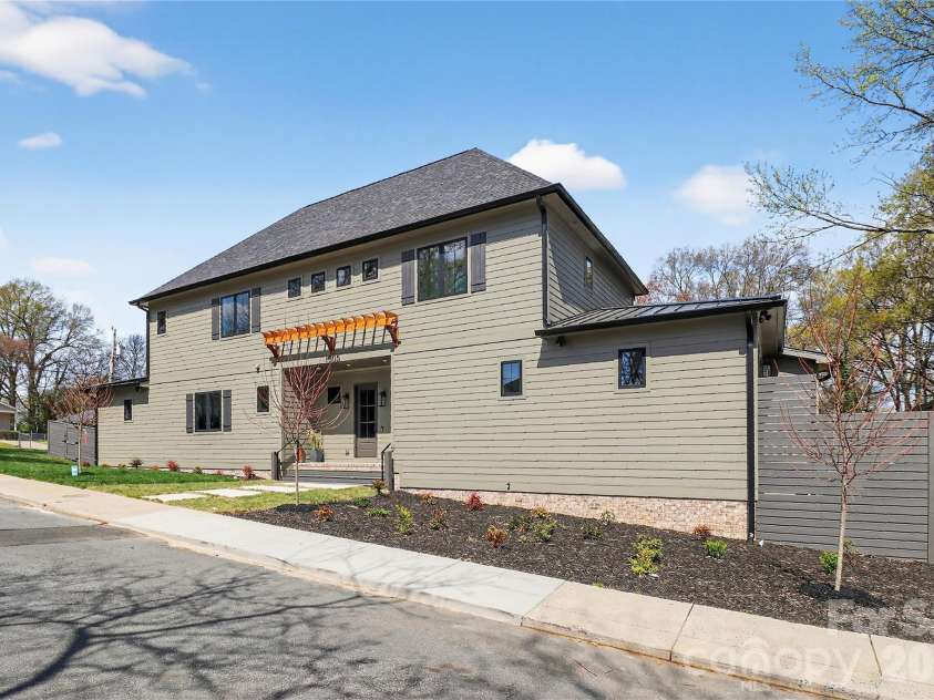 1505 Grace Street, Charlotte, NC 28205.  MLS# CAR4332932, YatesRealty ID 12011. 