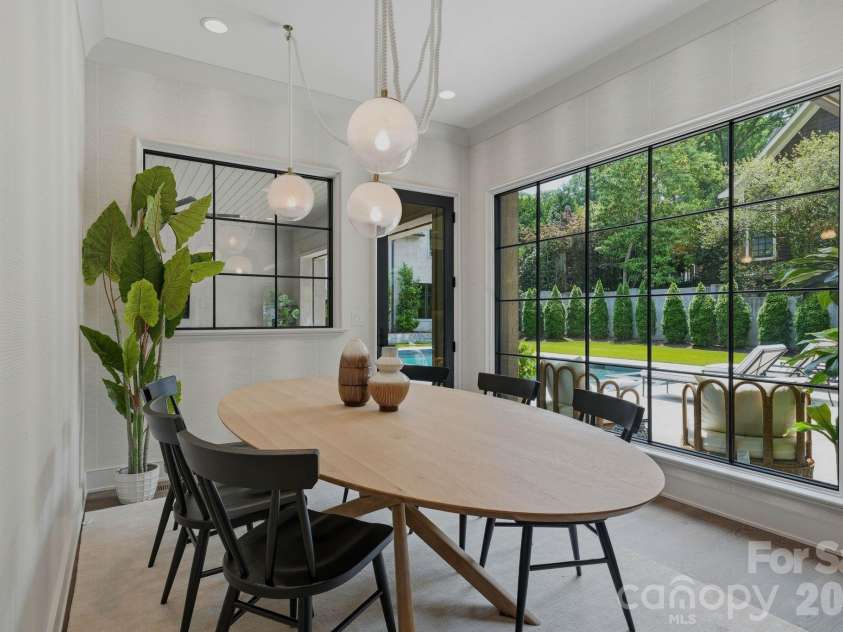 1919 Shoreham Drive, Charlotte, NC 28211.  MLS# CAR4387654, YatesRealty ID 12012. Breakfast area.